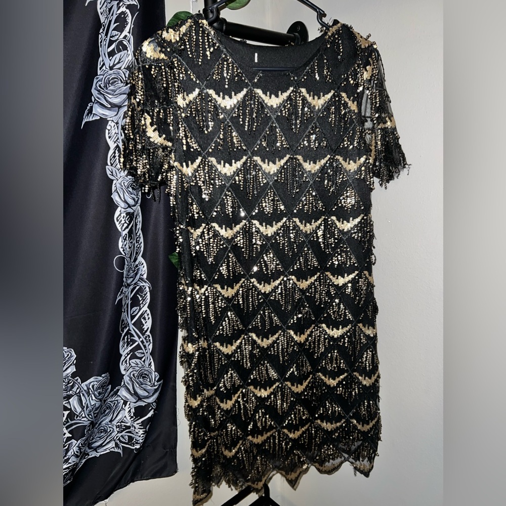 Black and gold flapper dress. Ordered from Amazon, size small